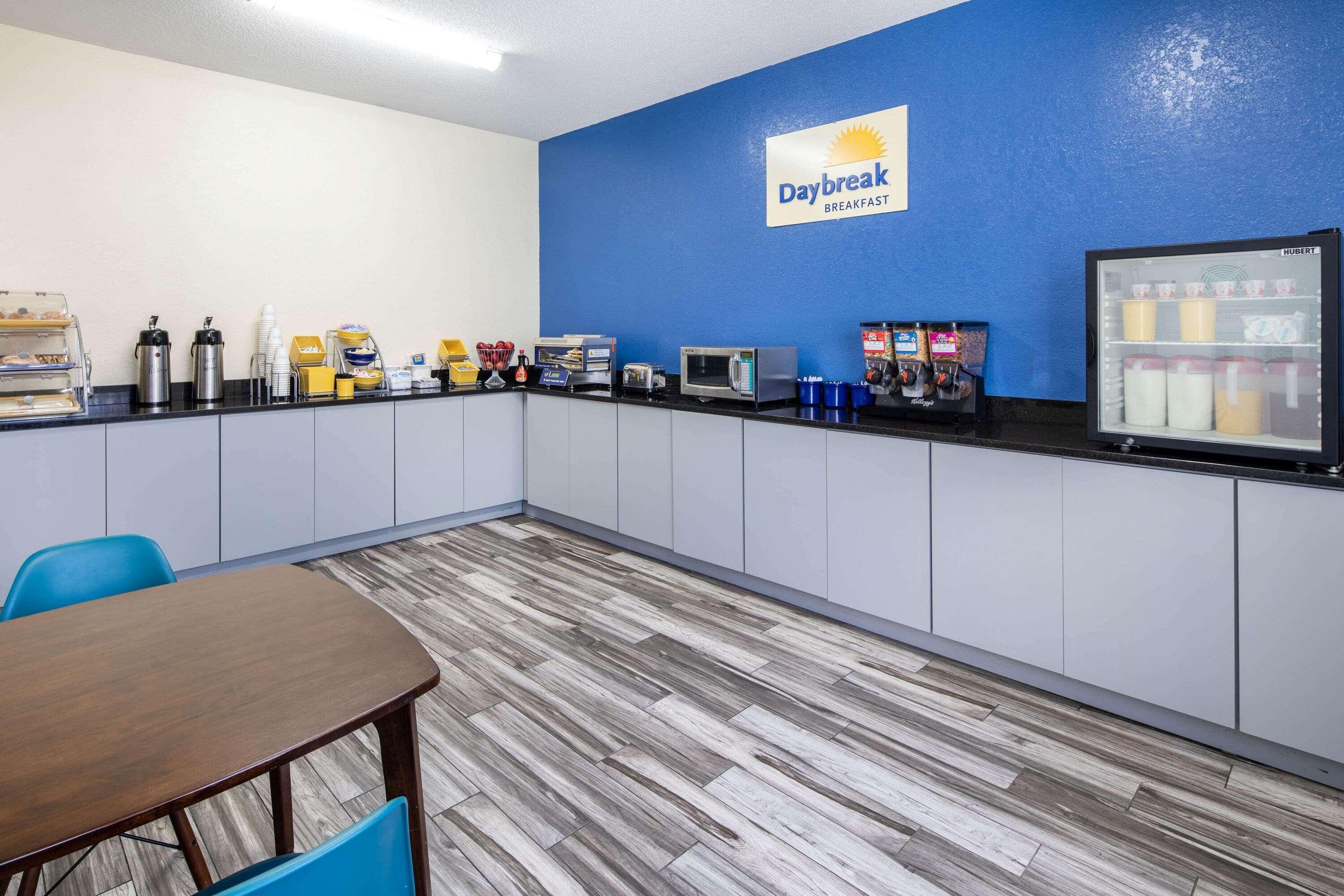 Days Inn By Wyndham Macon I-75 North Екстер'єр фото