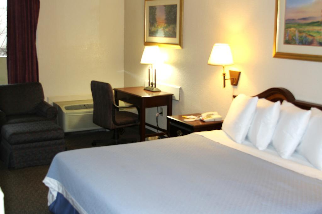 Days Inn By Wyndham Macon I-75 North Екстер'єр фото